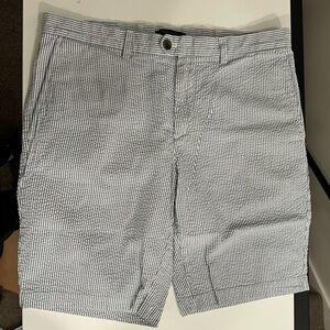 Banana Republic White & Navy Seersucker Flat-Front Shorts